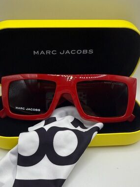 Marc Jacobs Red Rectangular Sunglasses with Dark Lenses